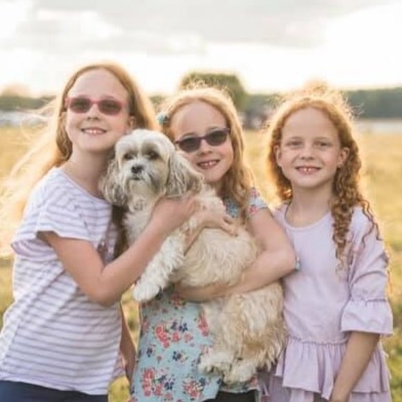 Meet your Posher, Laura - Picture 1 of 1